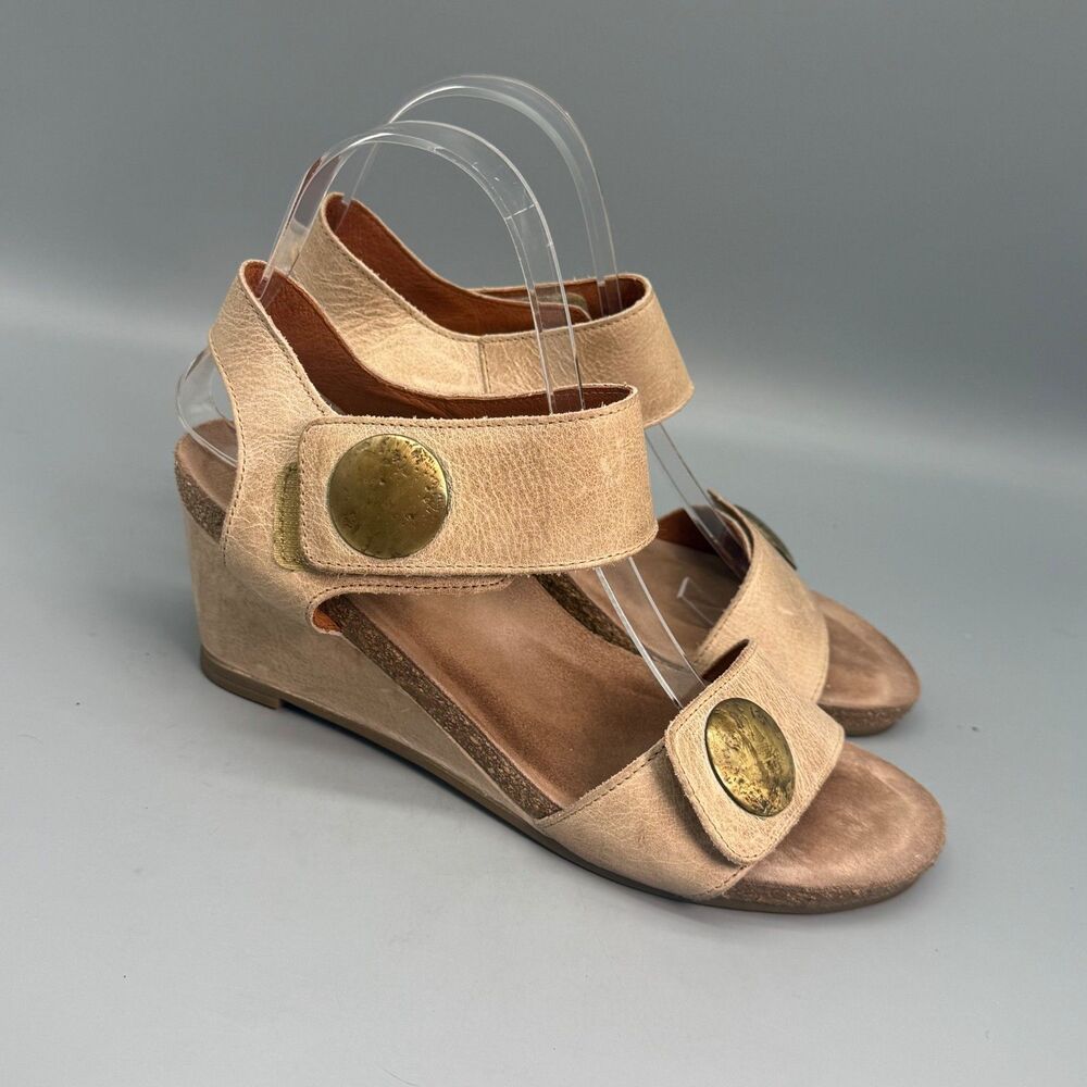 Taos Carousel 3 Women's 7 7.5 Tan Leather Hook & Loop Casual Wedge Heel Sandals